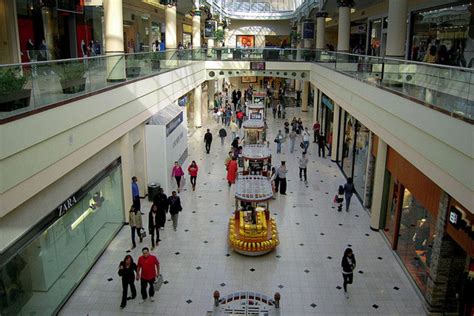 roosevelt field shops